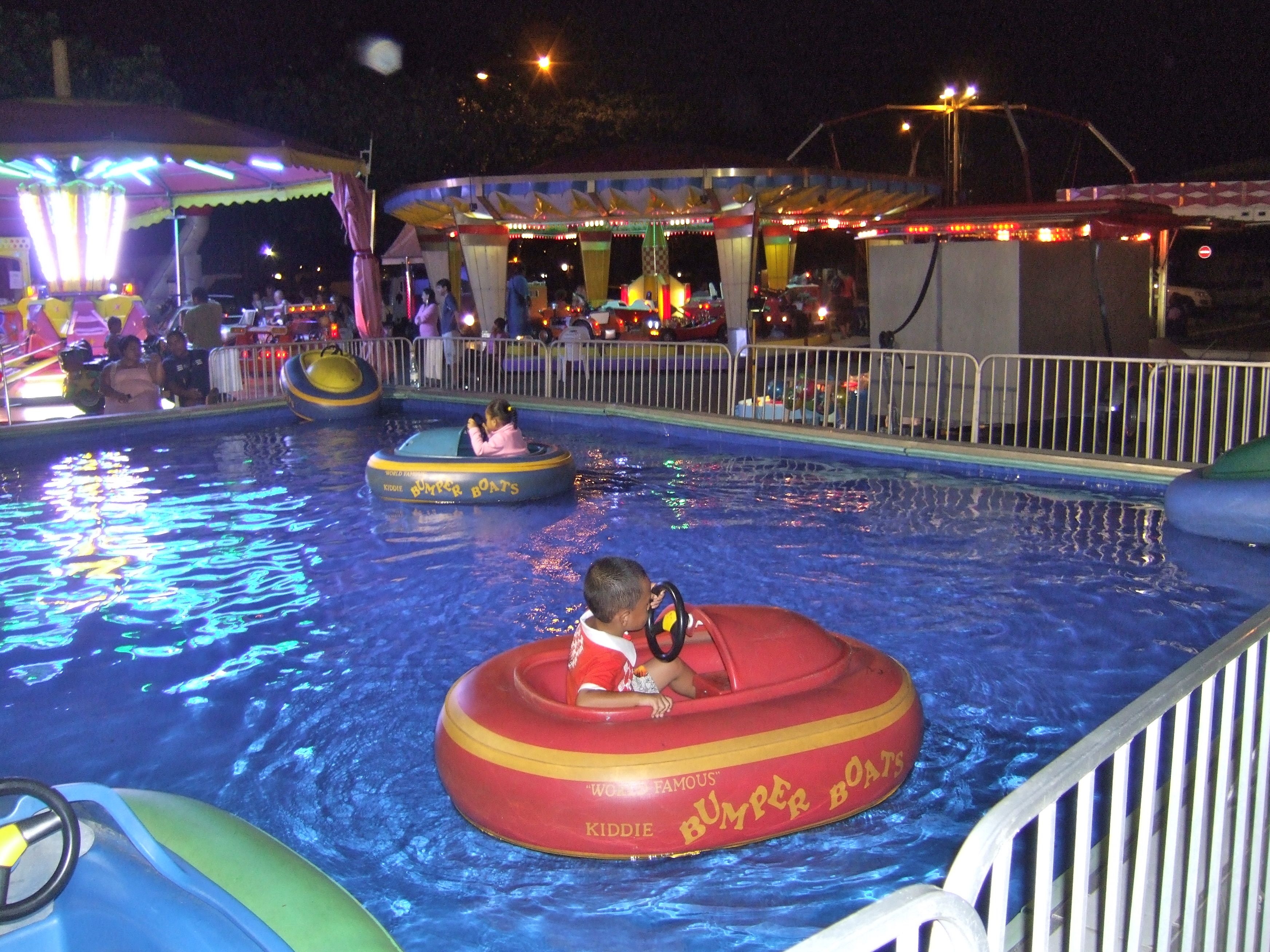 Children's water bumper boats